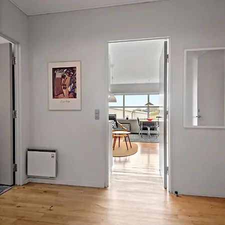 Apartment Bad, Lejl, 117