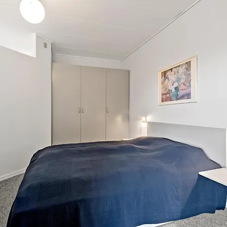Apartment Bad, Lejl, 117